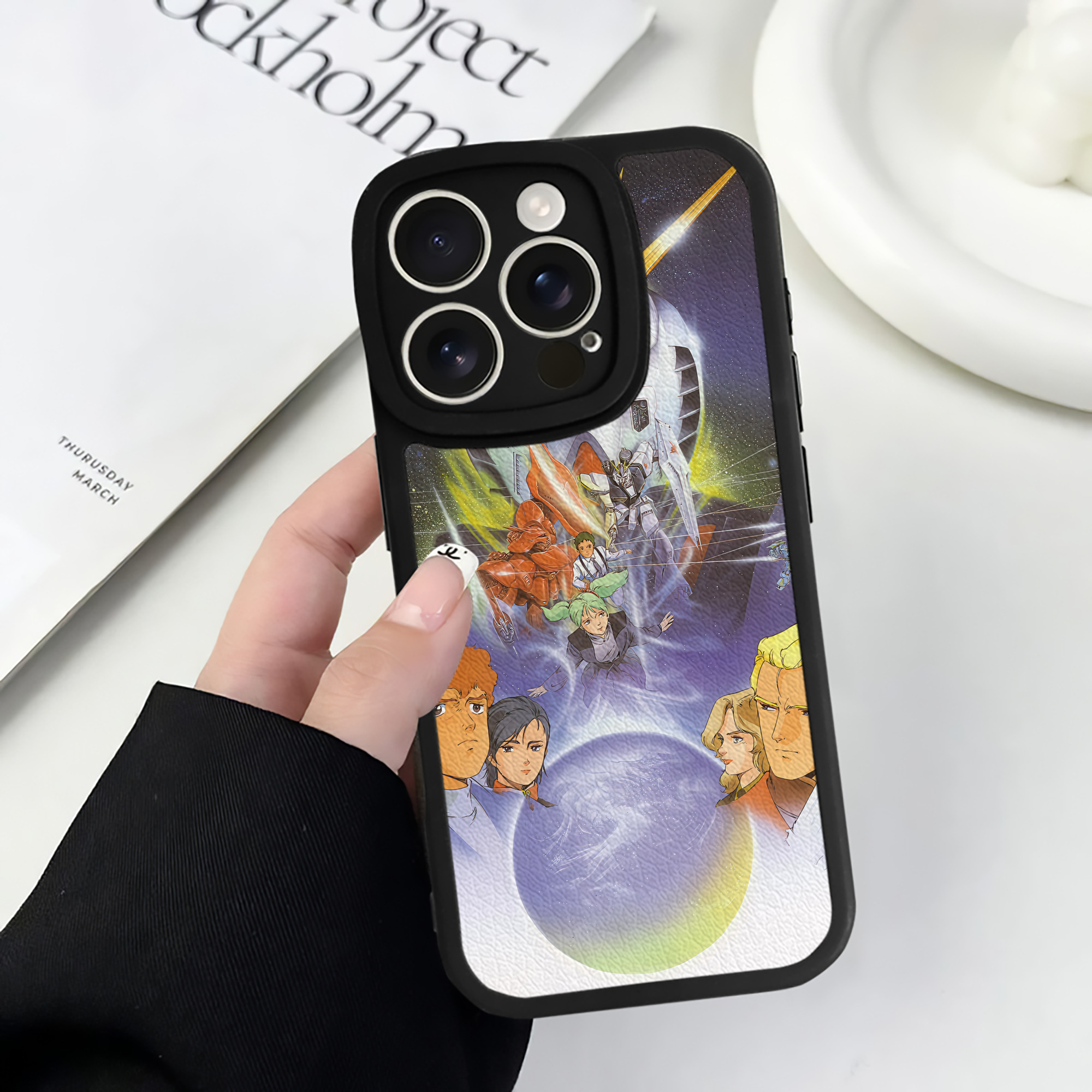 （画像用） 機動戦士ガンダム Mobile Suit Gundam 【iPhone 16シリーズ対応】シリコンスマホケース（レザー調） 材質：シリコン